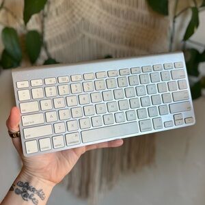 Apple Wireless Keyboard A1314 Bluetooth Aluminum Mac iMac QWERTY US Layout